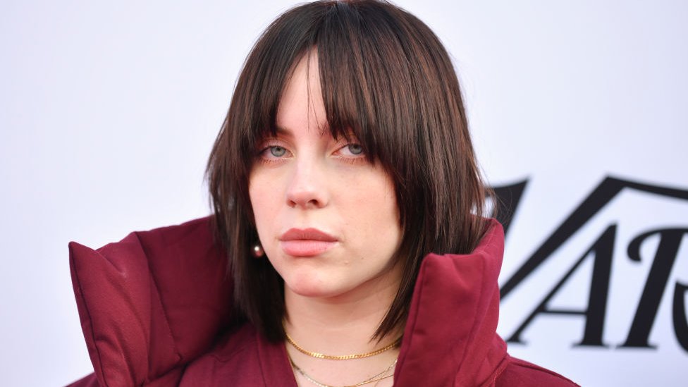 Billie Eilish critica exposição de sua sexualidade