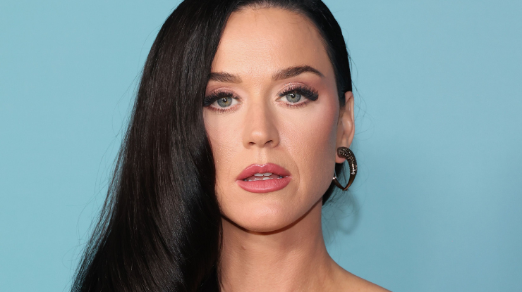 Katy Perry lança versão deluxe com a inédita "OK"